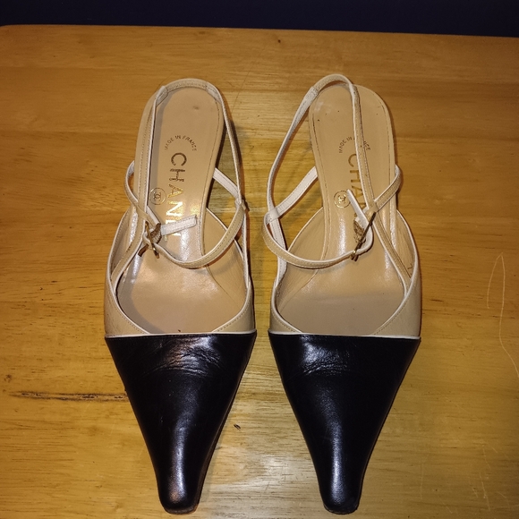 Chanel CC Leather Heels Size 35 - Picture 1 of 5
